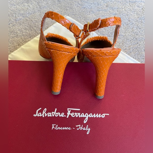 SALVATORE FERRAGAMO Gardenia  Python Skin Orange Pebble Calf  Heels Size 5 1/2 C - Picture 10 of 11